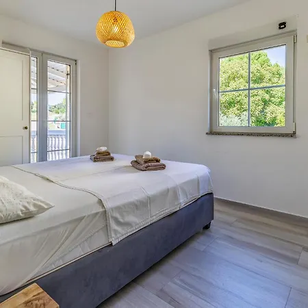 1 Bedroom In Banjole